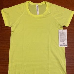 Lululemon Swiftly Tech Short Sleeve 2.0 Size 8 Highlight Yellow HIYE/HIYE 77534